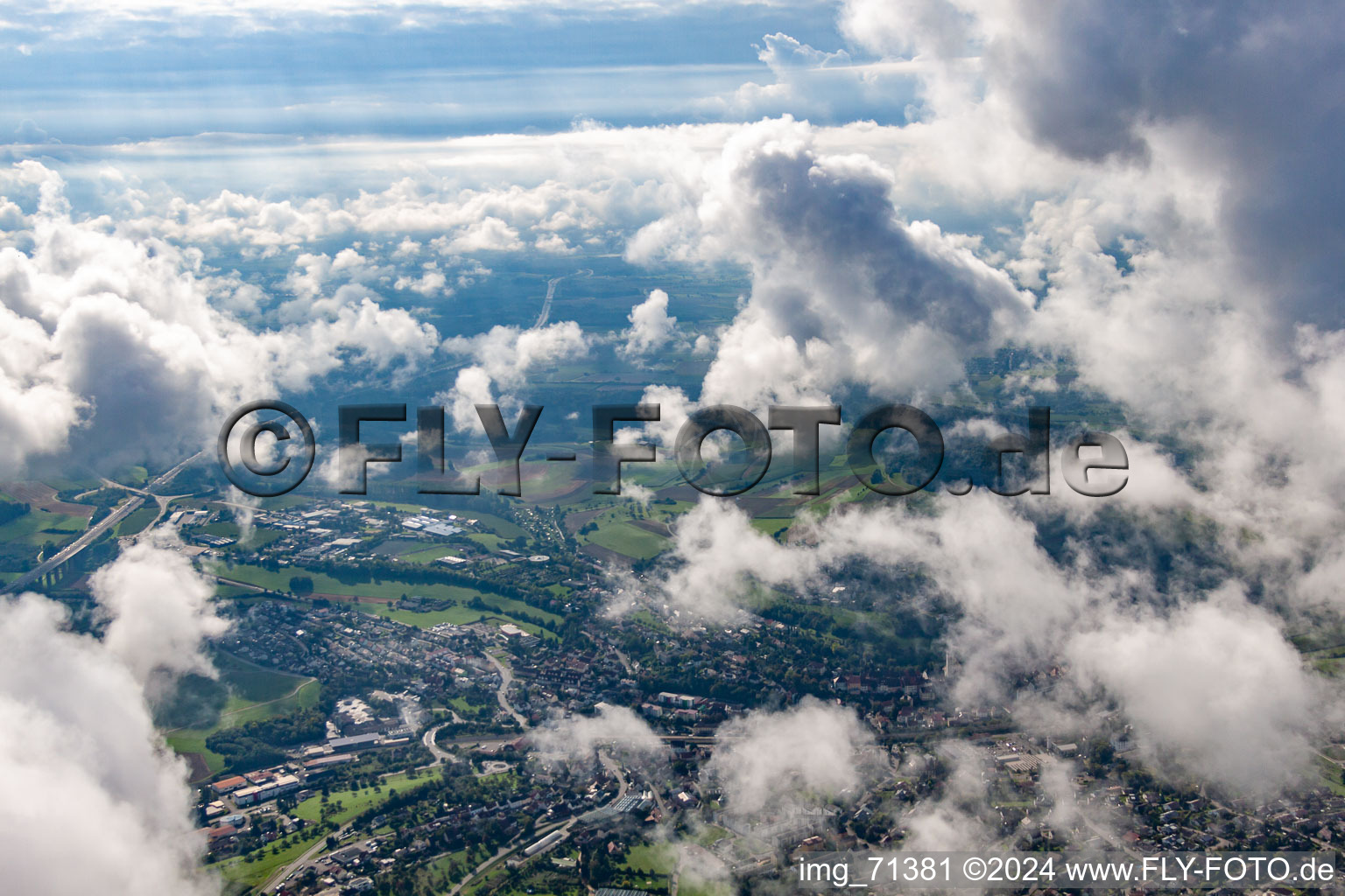 Engen dans le département Bade-Wurtemberg, Allemagne depuis l'avion