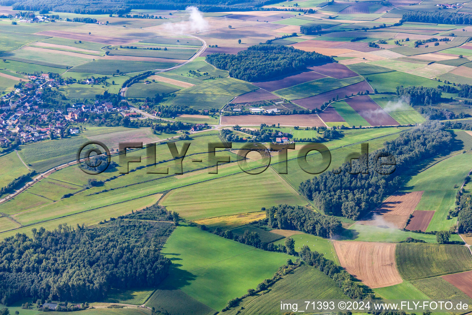 Vue aérienne de Aire de vol à voile à l'aéroport Binningen à le quartier Binningen in Hilzingen dans le département Bade-Wurtemberg, Allemagne