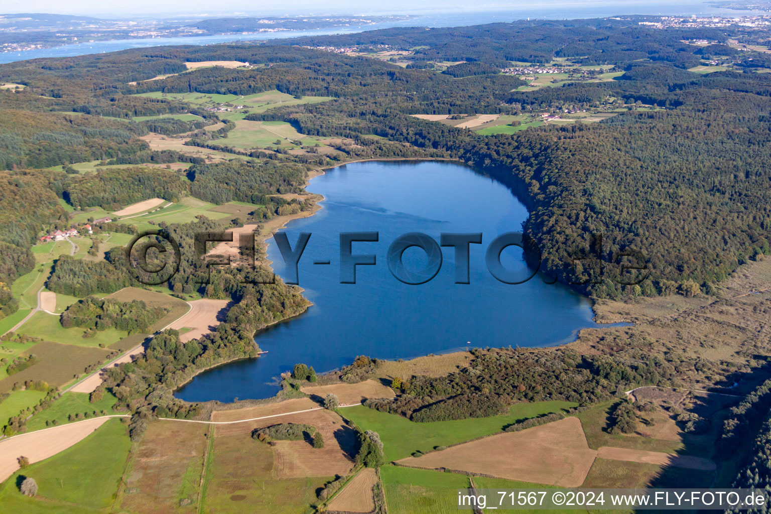 Vue aérienne de Lac Mindel à le quartier Markelfingen in Radolfzell am Bodensee dans le département Bade-Wurtemberg, Allemagne