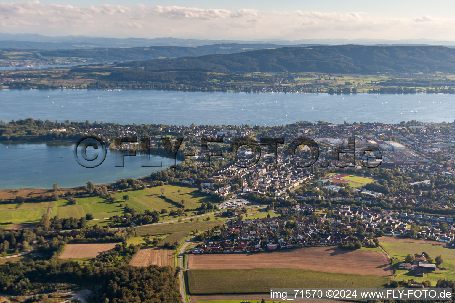 Vue aérienne de Zone riveraine du lac de Constance à Radolfzell am Bodensee dans le département Bade-Wurtemberg, Allemagne