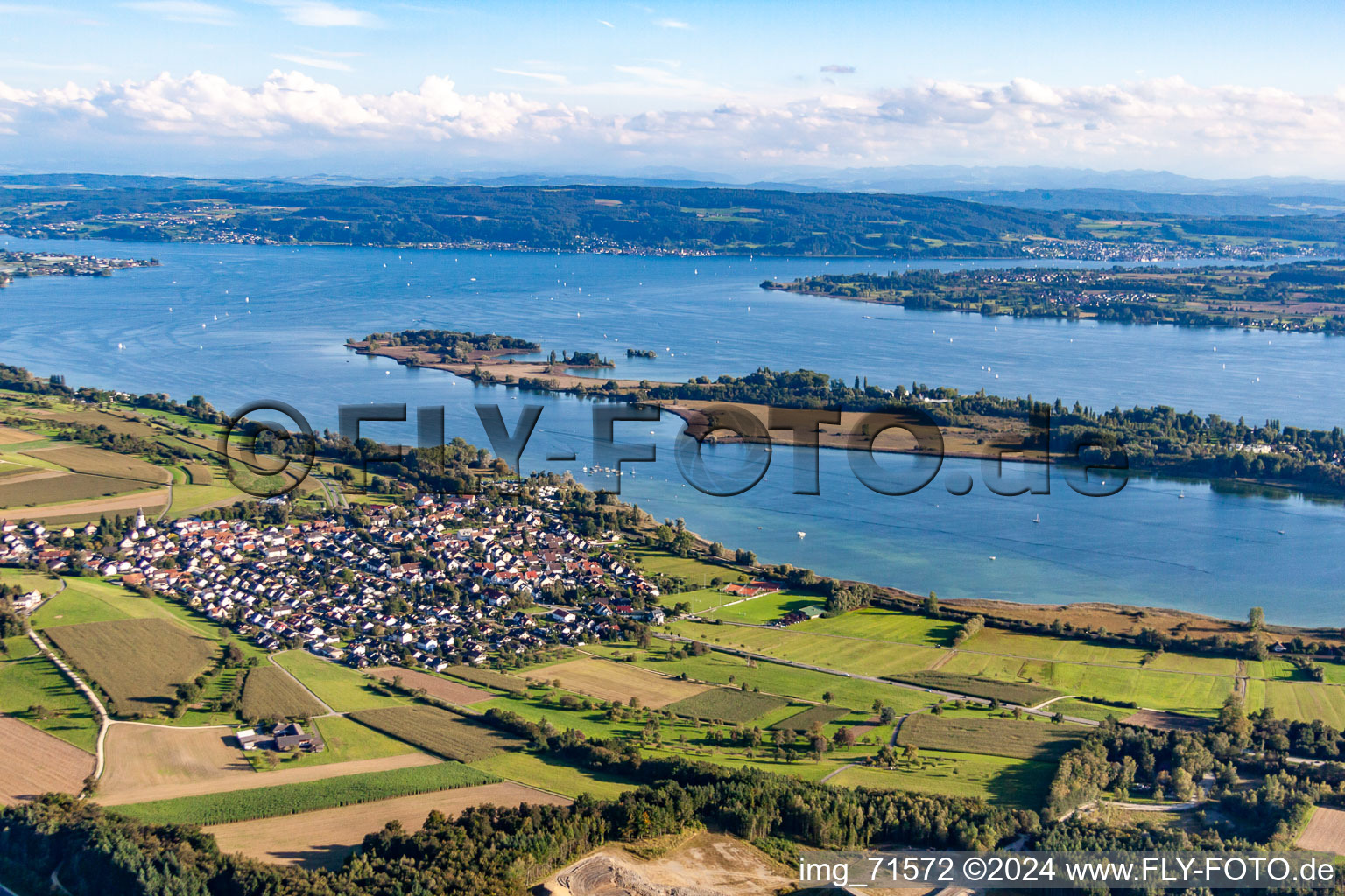 Vue aérienne de Quartier de Markelfingen à Radolfzell am Bodensee dans le département Bade-Wurtemberg, Allemagne