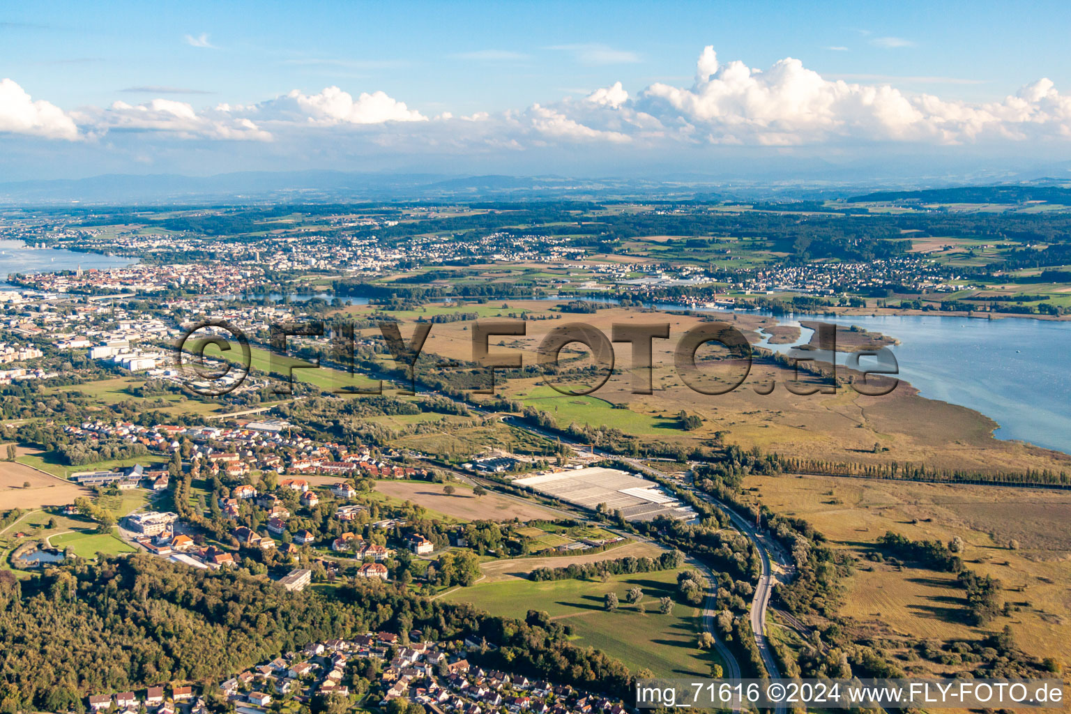 Vue aérienne de Wollmatinger Ried à le quartier Wollmatingen in Konstanz dans le département Bade-Wurtemberg, Allemagne