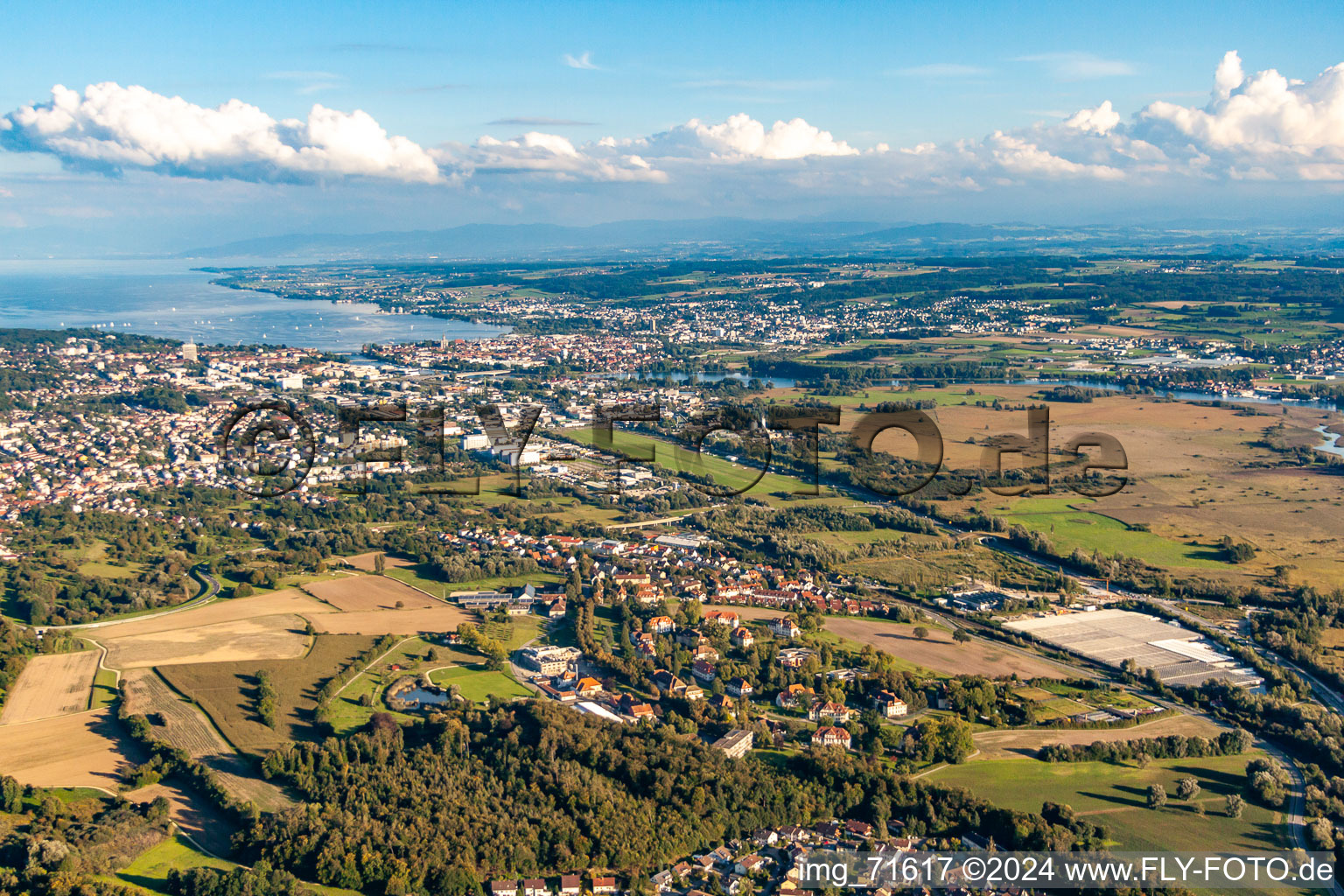 Vue aérienne de Zone riveraine du lac de Constance dans le quartier Waldsiedlung de Reichenau à le quartier Wollmatingen in Konstanz dans le département Bade-Wurtemberg, Allemagne