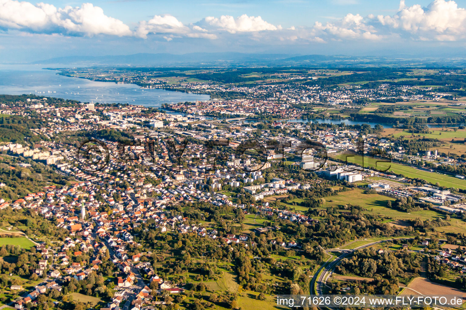 Vue aérienne de Du nord-ouest à le quartier Petershausen in Konstanz dans le département Bade-Wurtemberg, Allemagne