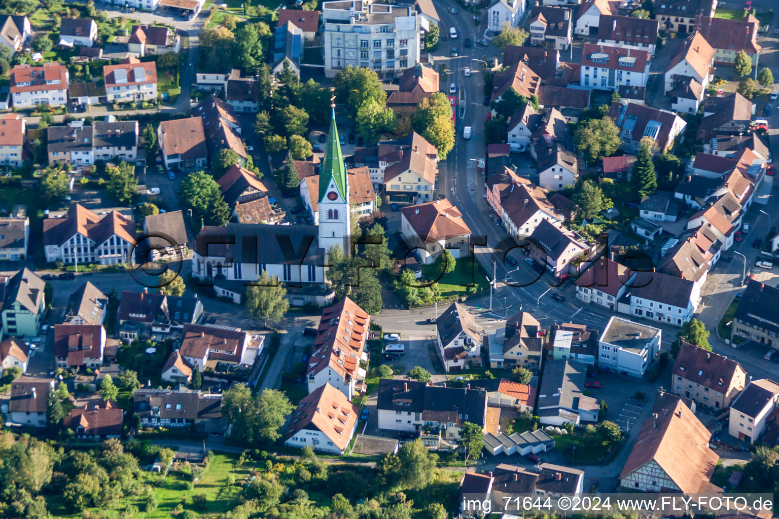 Vue aérienne de Bâtiment religieux dans le quartier de Fürstenberg à le quartier Wollmatingen in Konstanz dans le département Bade-Wurtemberg, Allemagne