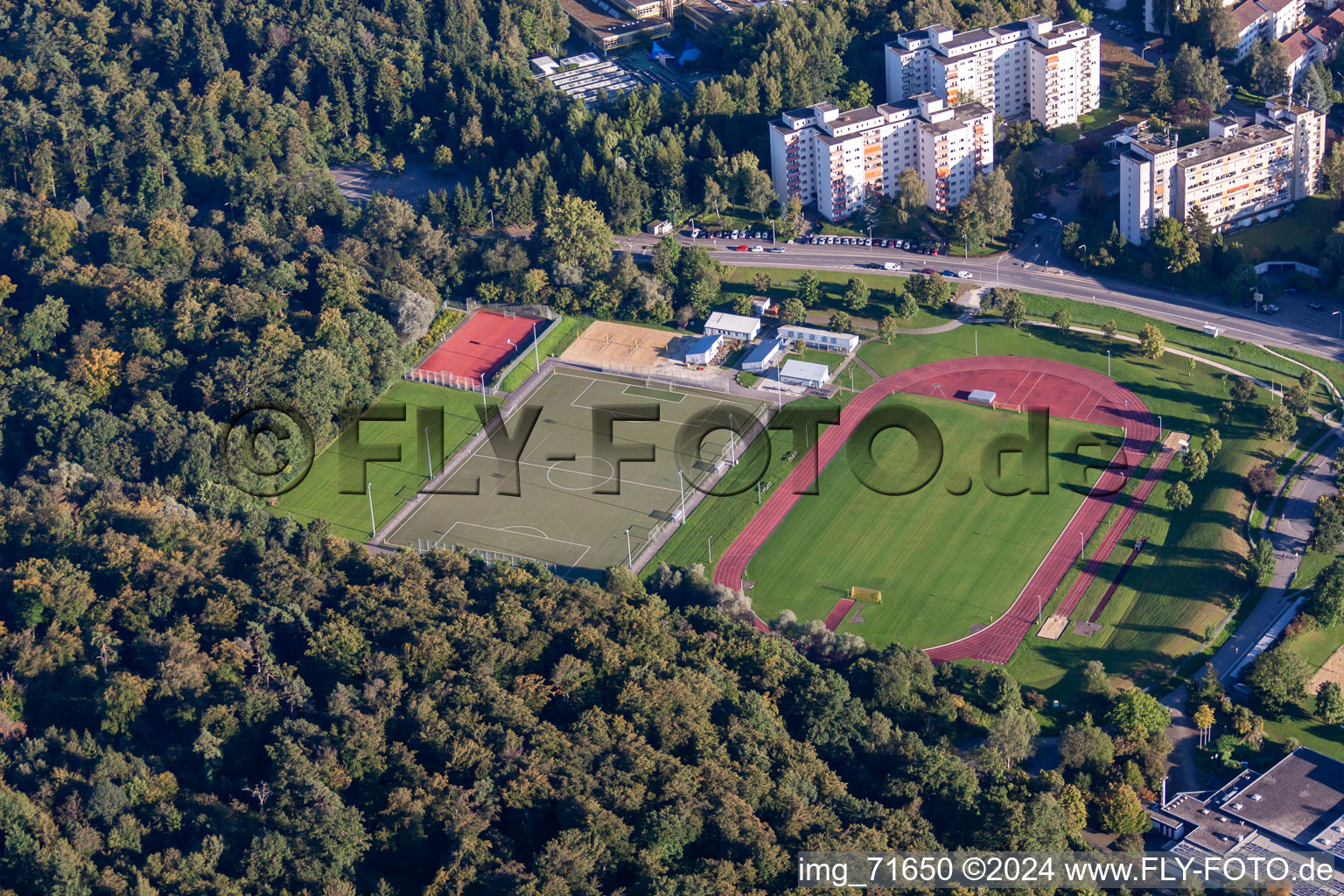 Vue aérienne de Centre sportif à le quartier Wollmatingen in Konstanz dans le département Bade-Wurtemberg, Allemagne