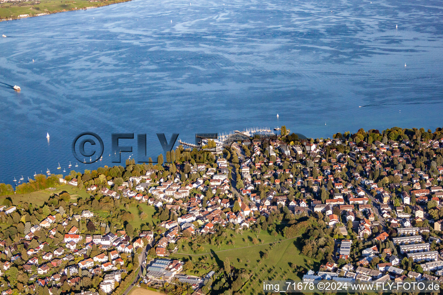 Vue aérienne de Service de ferry ferry Konstanz-Meersburg dans le quartier de Staad à le quartier Allmannsdorf in Konstanz dans le département Bade-Wurtemberg, Allemagne