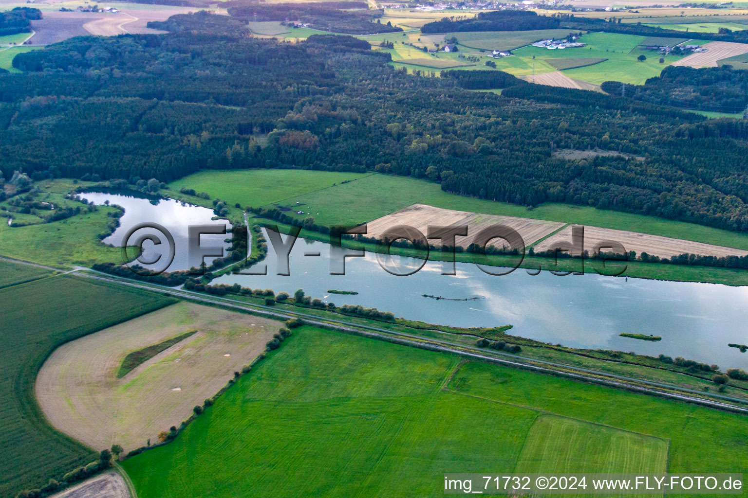 Vue aérienne de Lacs de carrière de Sauldorf à Sauldorf dans le département Bade-Wurtemberg, Allemagne