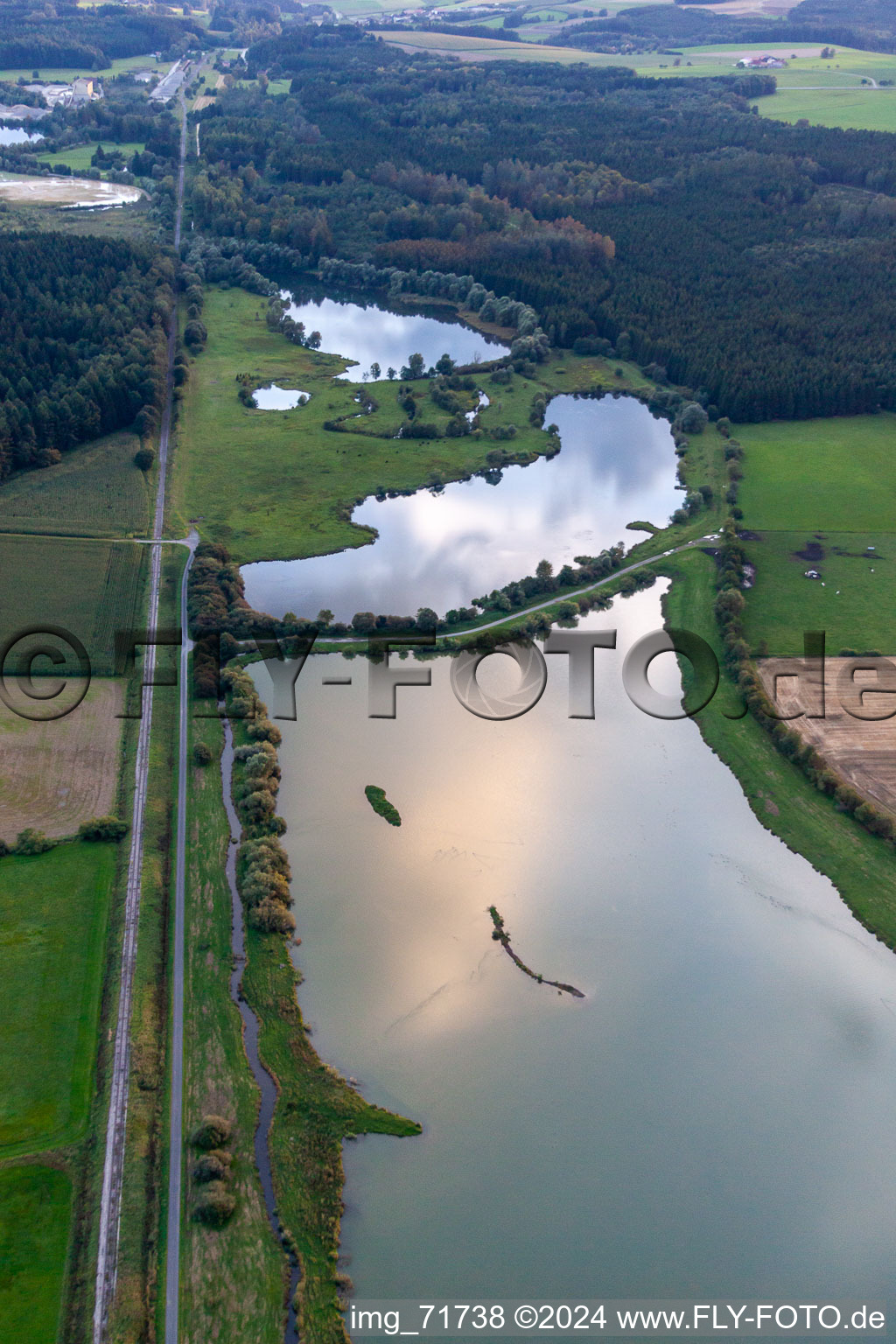 Vue oblique de Lacs de carrière de Sauldorf à Sauldorf dans le département Bade-Wurtemberg, Allemagne