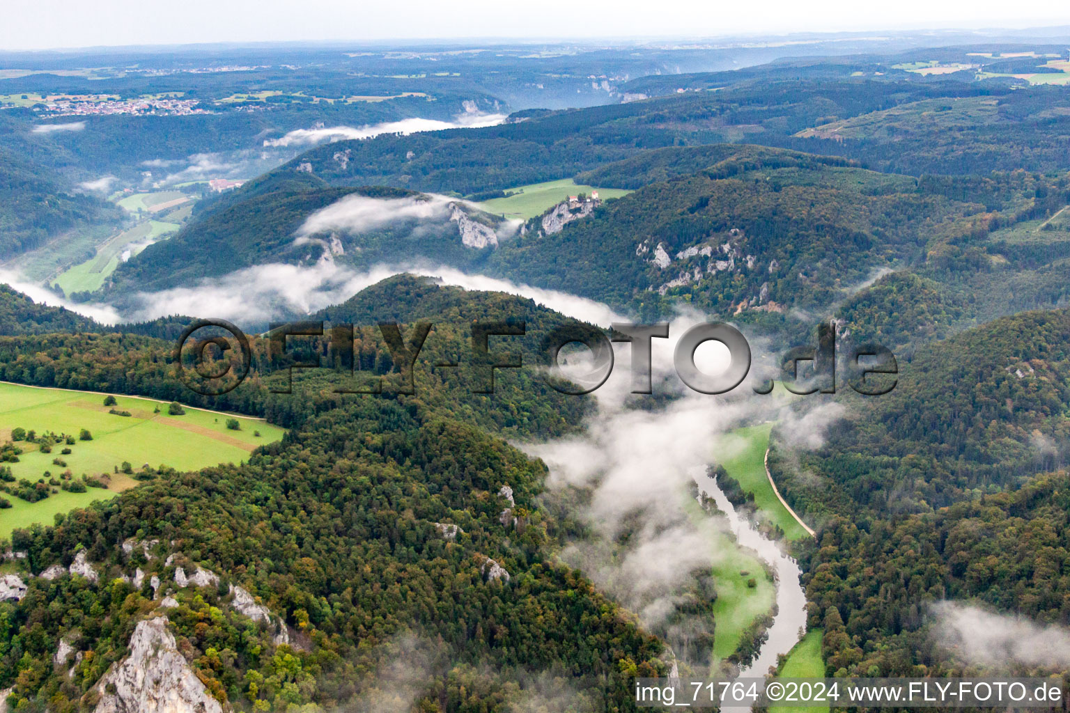 Percée du Danube à Fridingen an der Donau dans le département Bade-Wurtemberg, Allemagne vue d'en haut