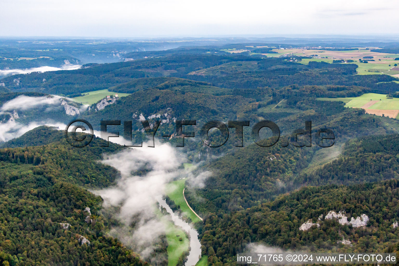 Percée du Danube à Fridingen an der Donau dans le département Bade-Wurtemberg, Allemagne depuis l'avion