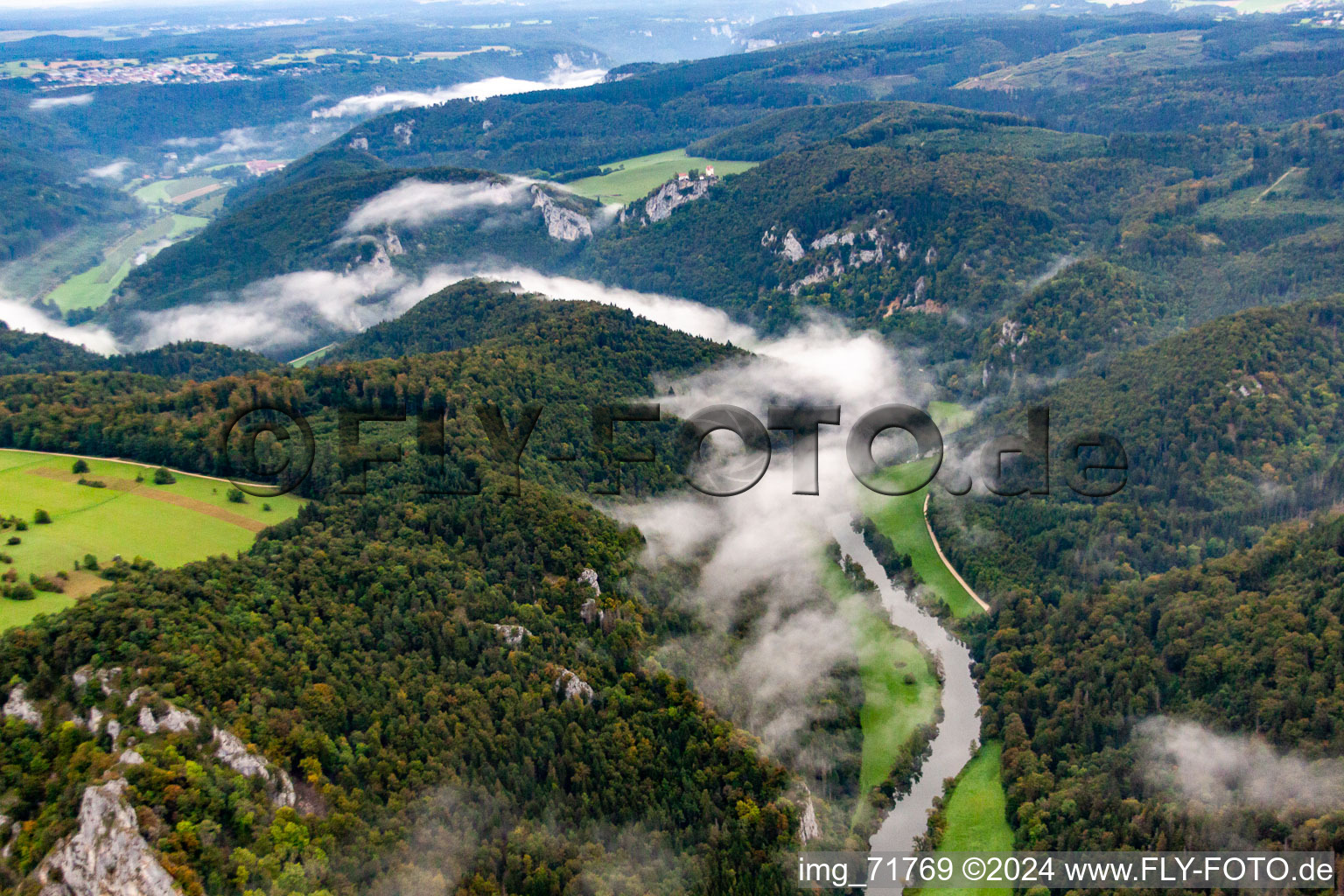 Vue d'oiseau de Percée du Danube à Fridingen an der Donau dans le département Bade-Wurtemberg, Allemagne