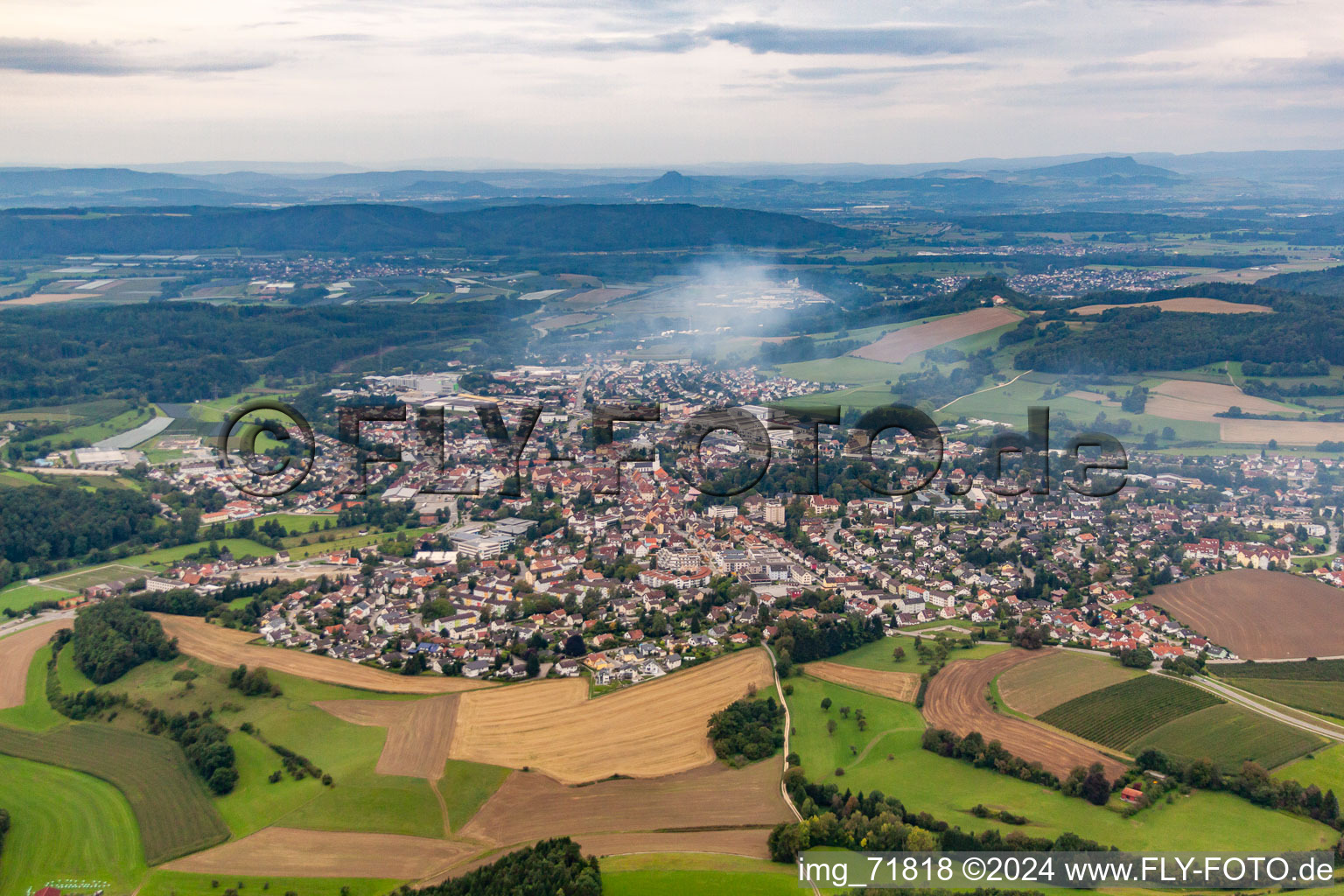 Vue aérienne de Au début de la brume à Stockach dans le département Bade-Wurtemberg, Allemagne