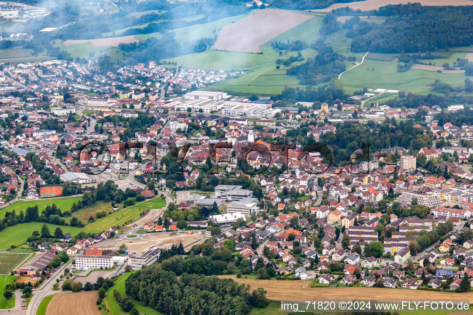 Vue aérienne de Au début de la brume à Stockach dans le département Bade-Wurtemberg, Allemagne