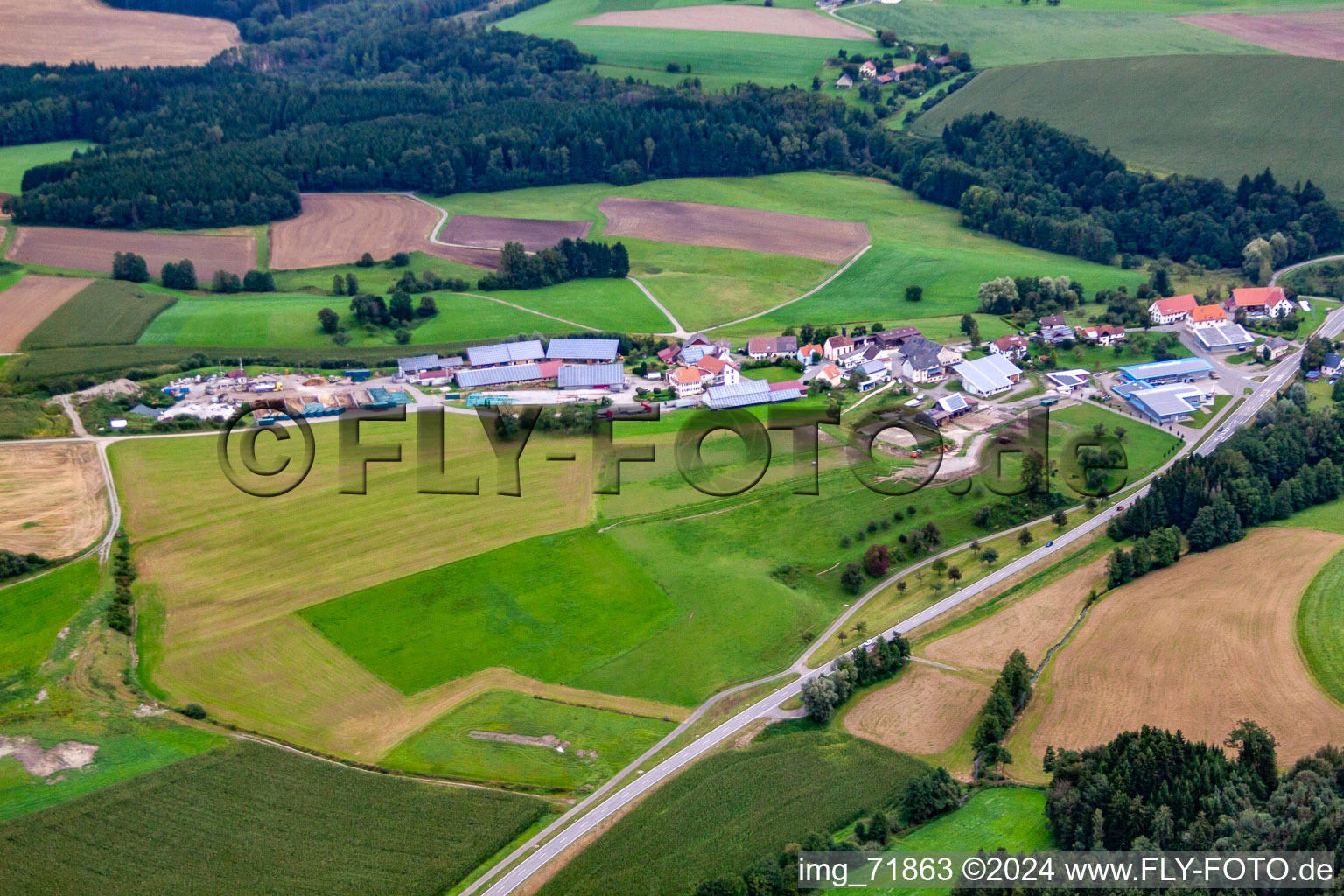 Vue aérienne de Schwackenreute à le quartier Zoznegg in Mühlingen dans le département Bade-Wurtemberg, Allemagne