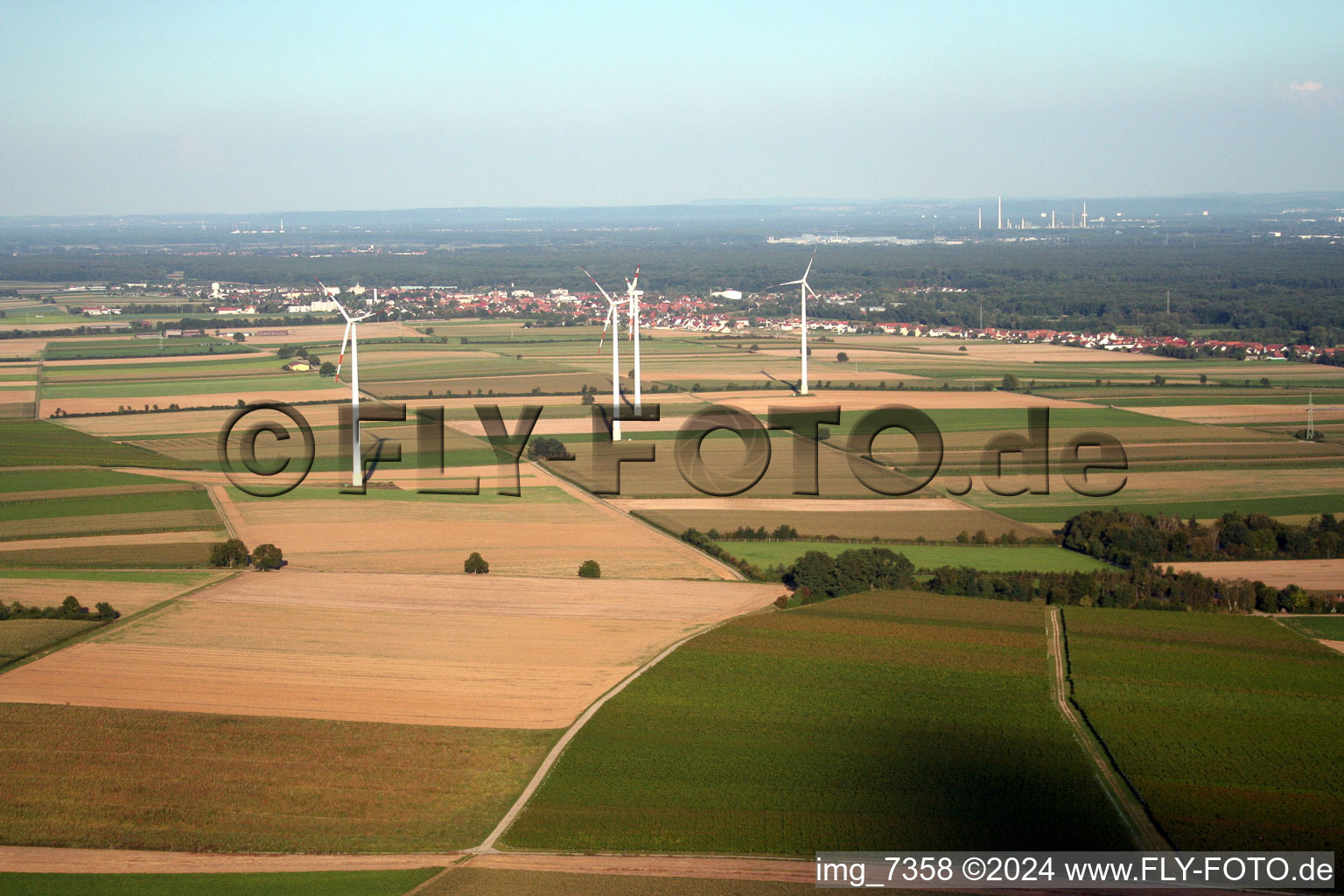 Vue aérienne de Les éoliennes de l'ouest à Minfeld dans le département Rhénanie-Palatinat, Allemagne