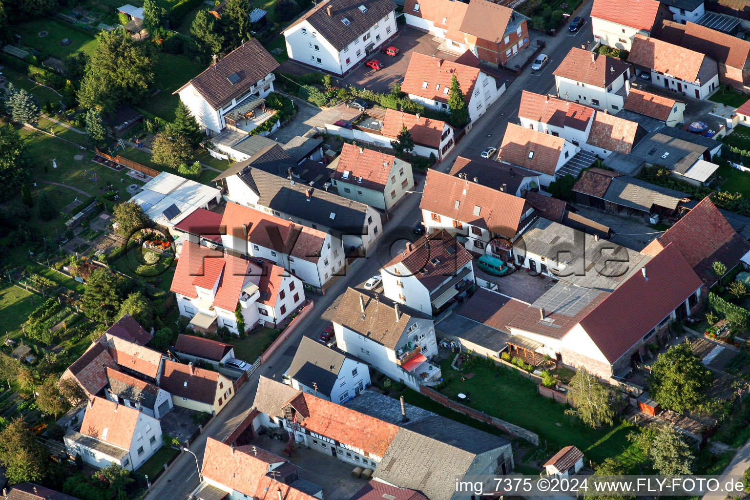 Vue oblique de Saarstrasse depuis le sud-ouest à Kandel dans le département Rhénanie-Palatinat, Allemagne