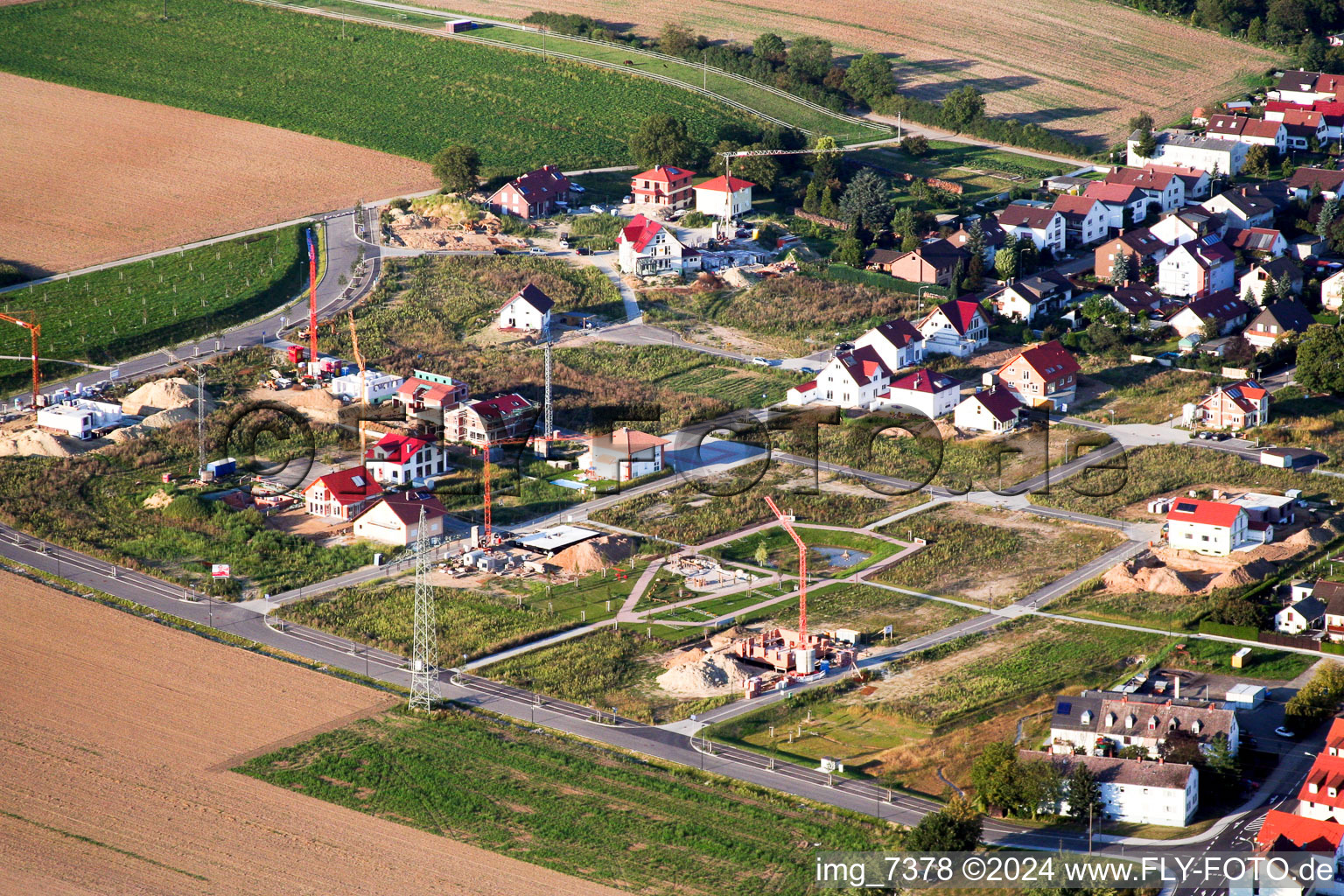 Nouvelle zone de développement sur le Höhenweg à Kandel dans le département Rhénanie-Palatinat, Allemagne vue d'en haut