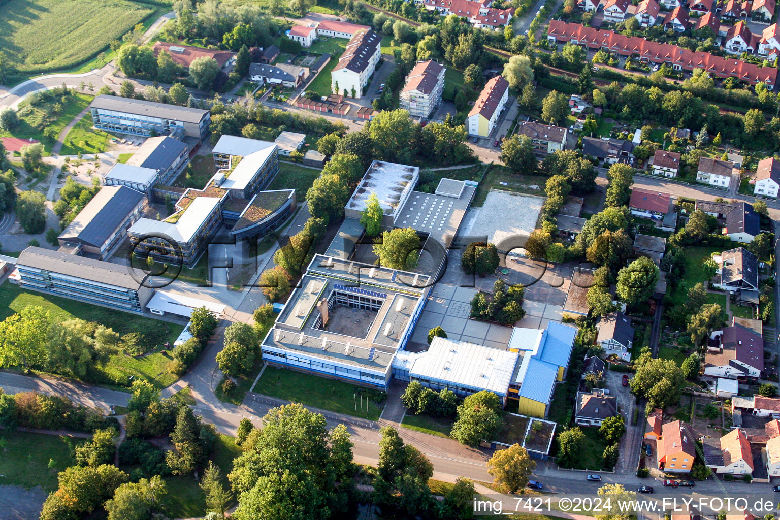 Vue aérienne de Terrains scolaires et IGS et collège à Kandel dans le département Rhénanie-Palatinat, Allemagne