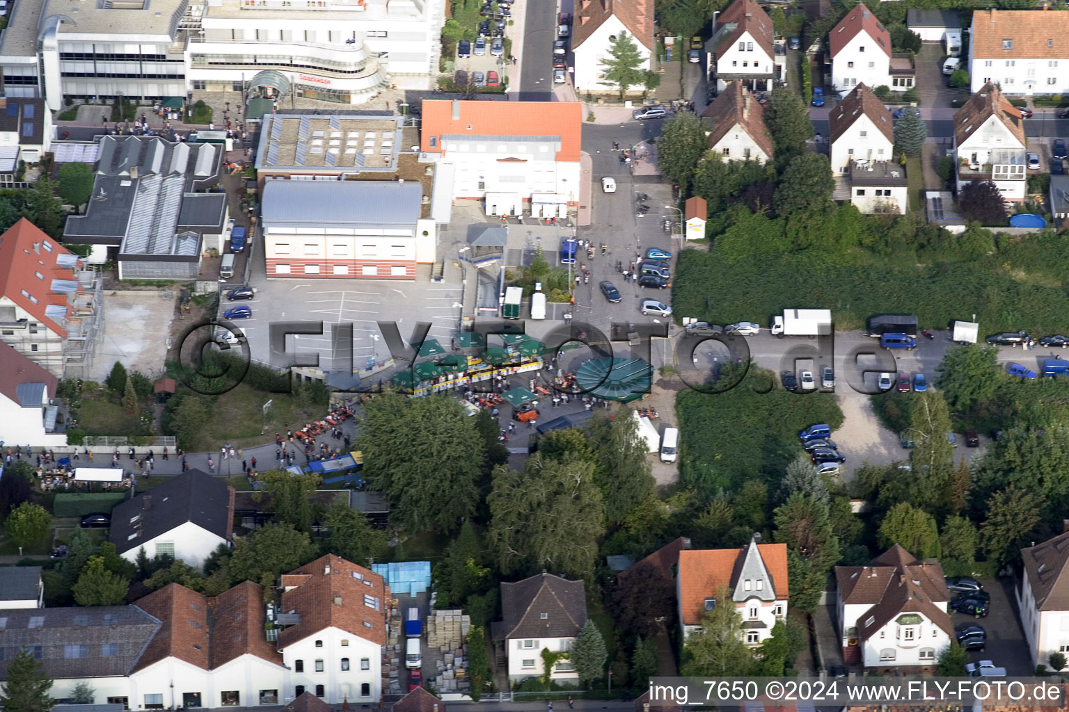 Vue aérienne de Fête municipale, place communautaire à Kandel dans le département Rhénanie-Palatinat, Allemagne