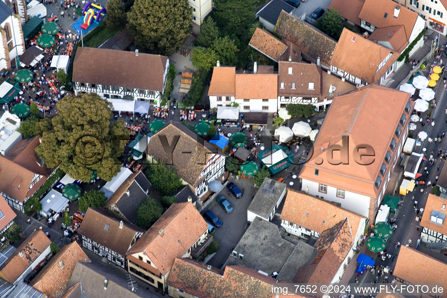 Vue aérienne de Fête municipale, Am Platzl à Kandel dans le département Rhénanie-Palatinat, Allemagne