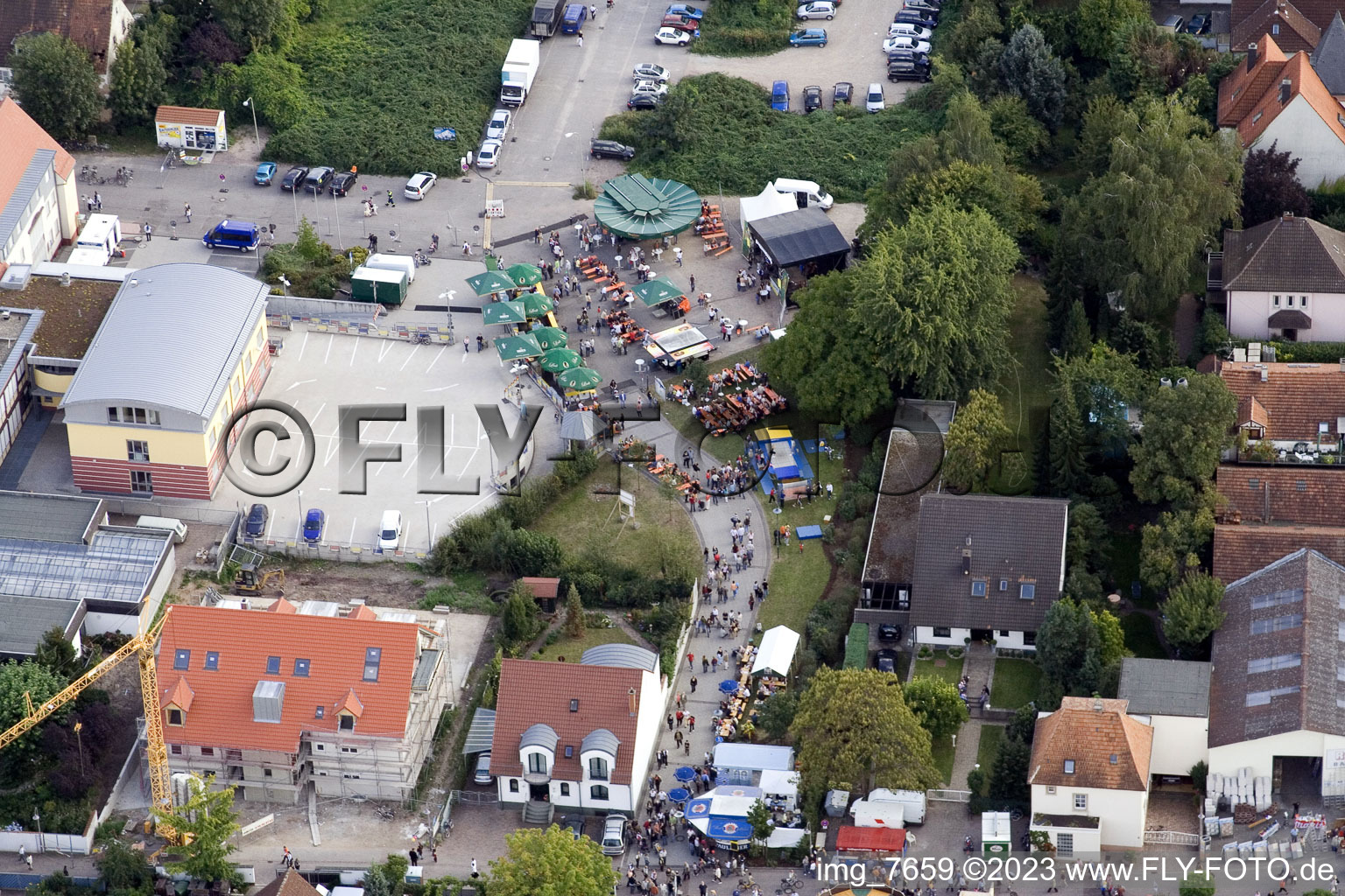 Vue aérienne de Fête municipale, place communautaire à Kandel dans le département Rhénanie-Palatinat, Allemagne