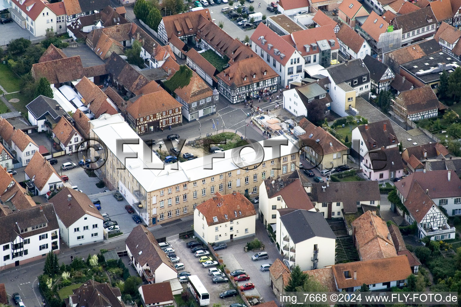 Vue aérienne de Juist à Kandel dans le département Rhénanie-Palatinat, Allemagne