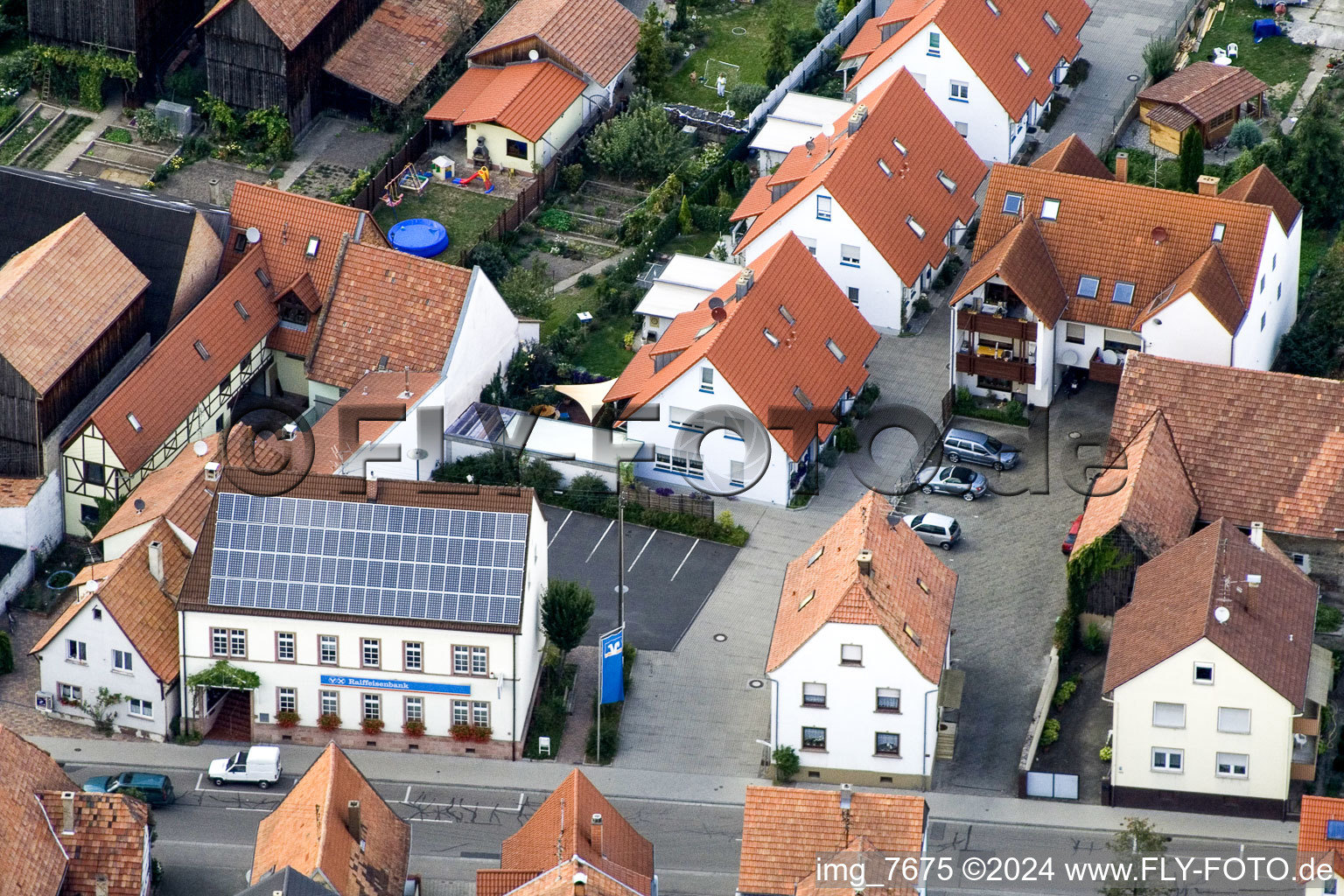 Vue aérienne de Banc VR à Hatzenbühl dans le département Rhénanie-Palatinat, Allemagne