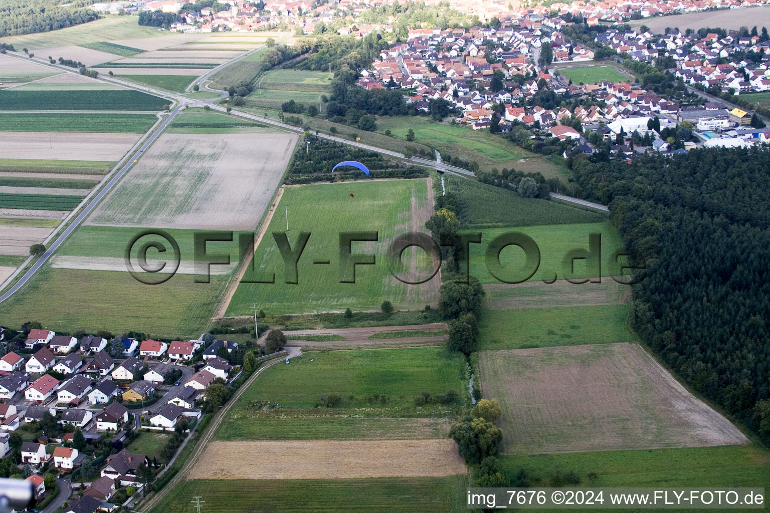 Rheinzabern dans le département Rhénanie-Palatinat, Allemagne vu d'un drone