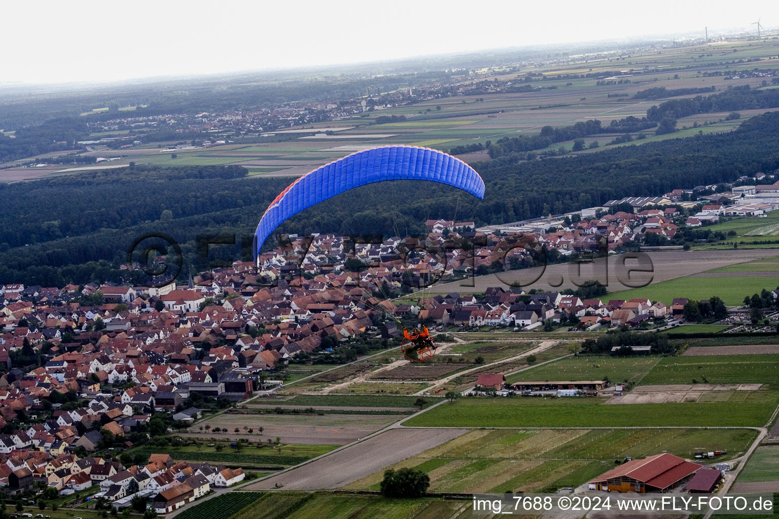 Vue aérienne de Entre Hatzenbühl et Hayna à Hatzenbühl dans le département Rhénanie-Palatinat, Allemagne