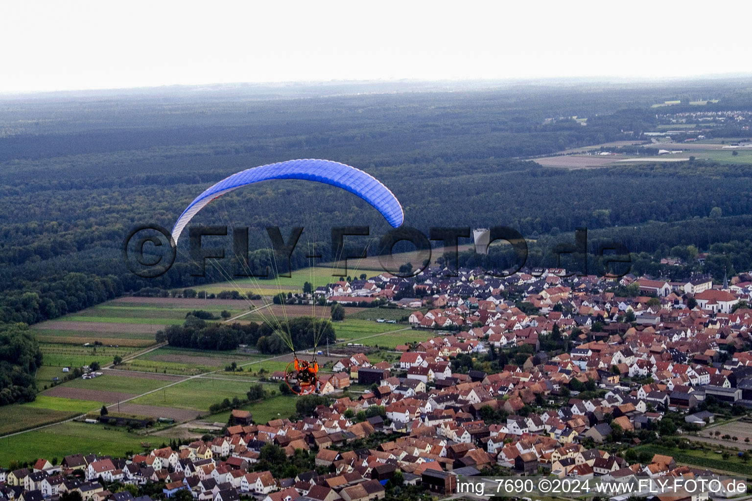 Vue aérienne de Entre Hatzenbühl et Hayna à Hatzenbühl dans le département Rhénanie-Palatinat, Allemagne