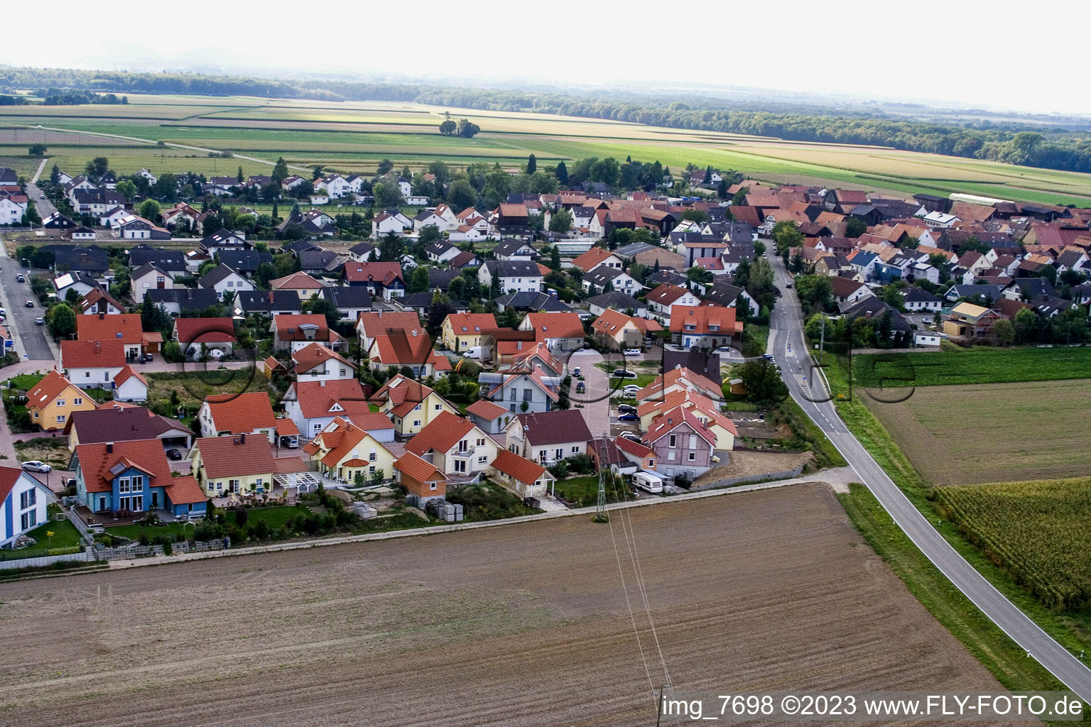 Quartier Hayna in Herxheim bei Landau dans le département Rhénanie-Palatinat, Allemagne du point de vue du drone