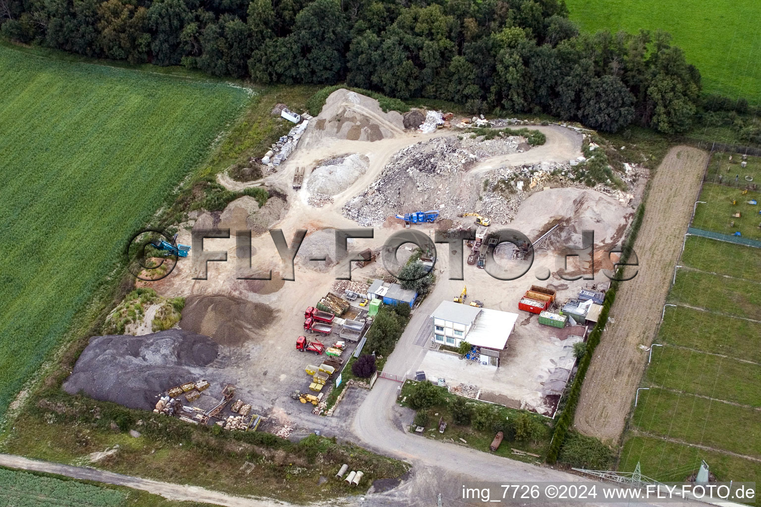 Vue aérienne de Recyclage des déchets de chantier Gaudier à le quartier Minderslachen in Kandel dans le département Rhénanie-Palatinat, Allemagne