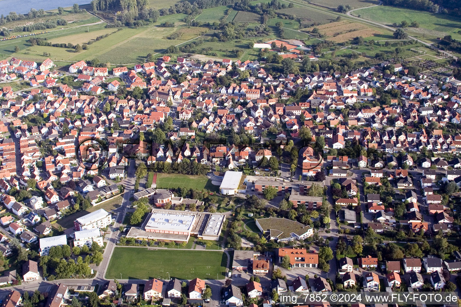 Enregistrement par drone de Quartier Maximiliansau in Wörth am Rhein dans le département Rhénanie-Palatinat, Allemagne