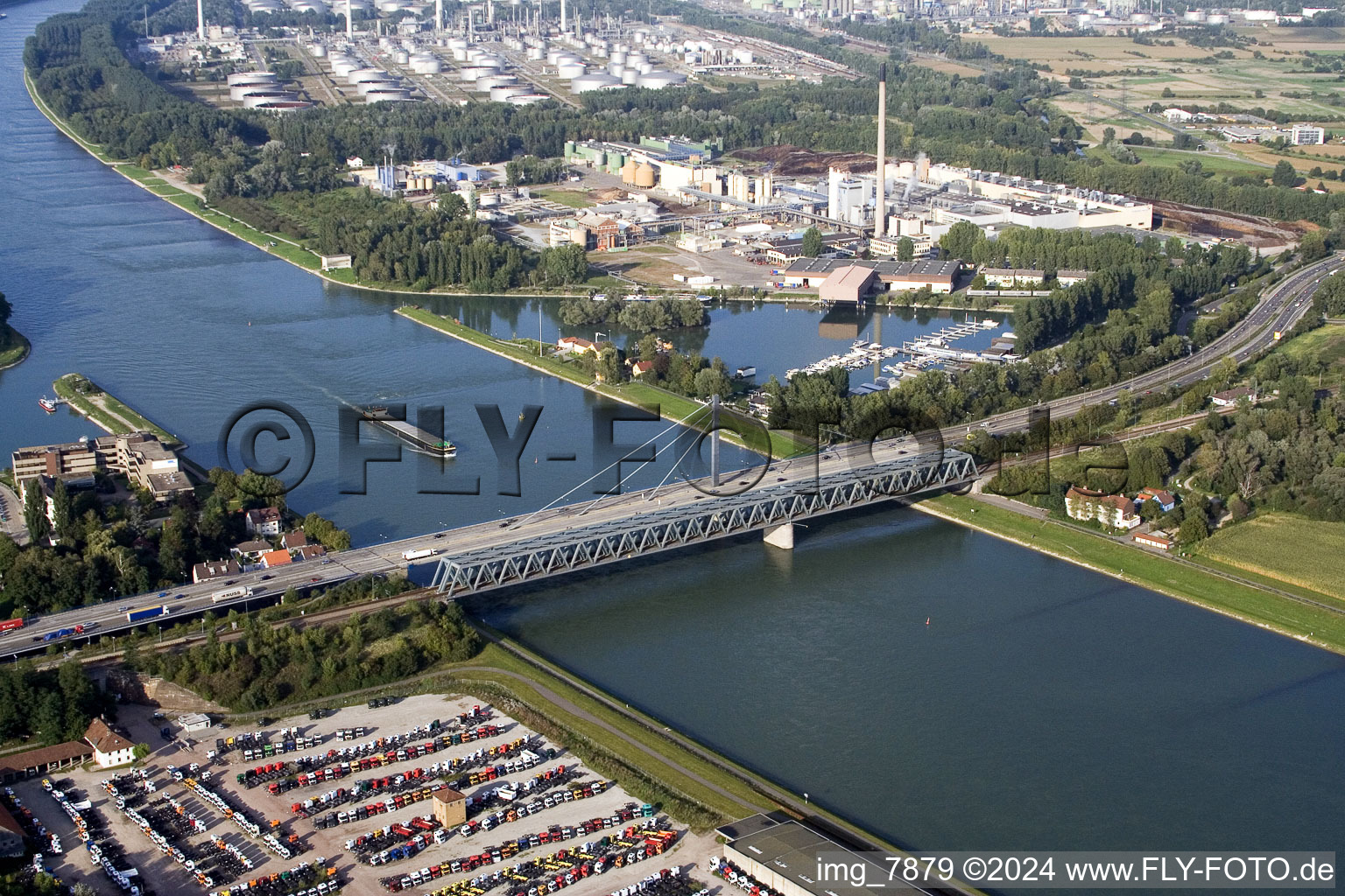 Photographie aérienne de Pont sur le Rhin à le quartier Maximiliansau in Wörth am Rhein dans le département Rhénanie-Palatinat, Allemagne