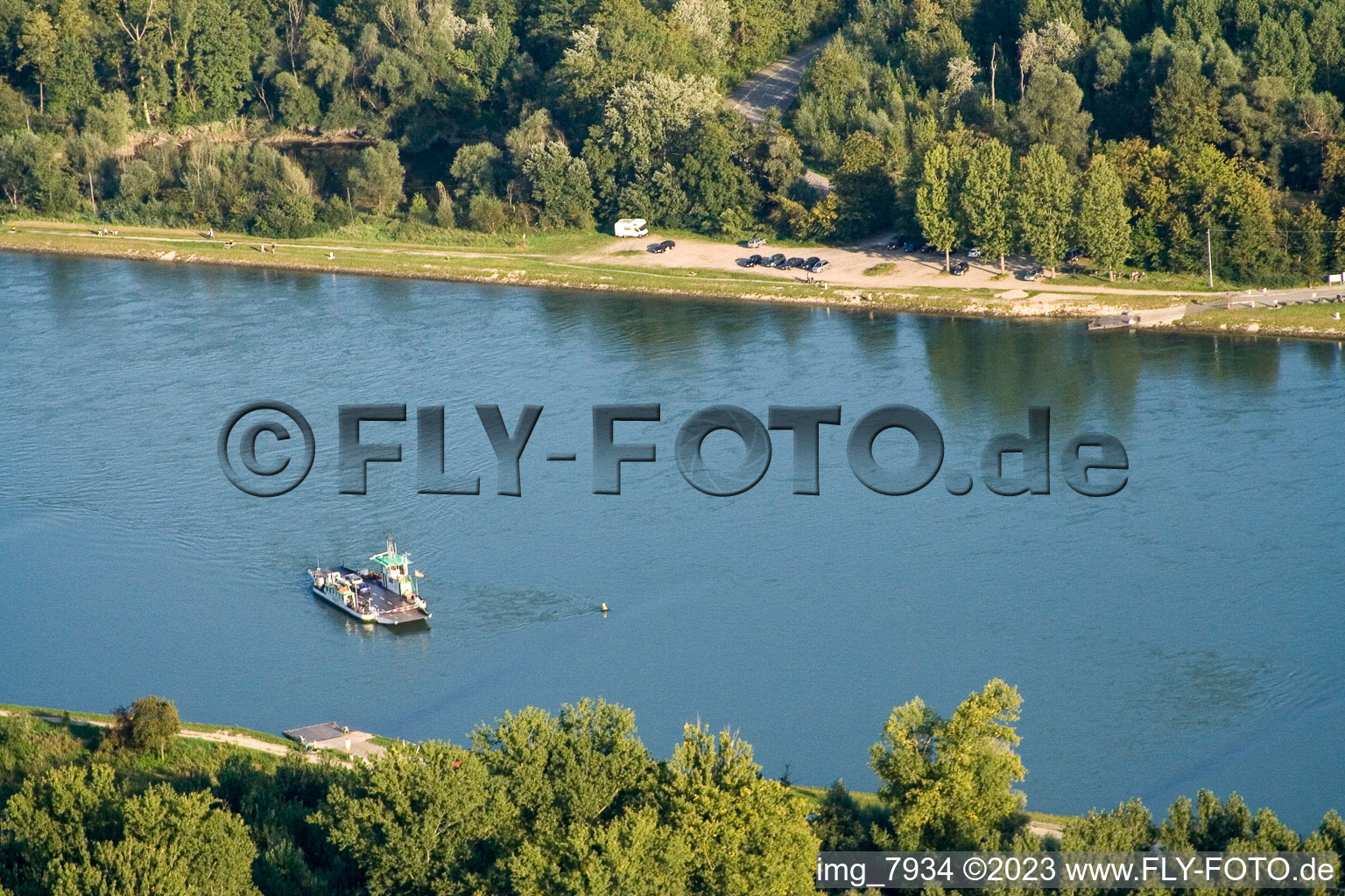 Photographie aérienne de Ferry du Rhin à Neuburgweier à Neuburg dans le département Rhénanie-Palatinat, Allemagne