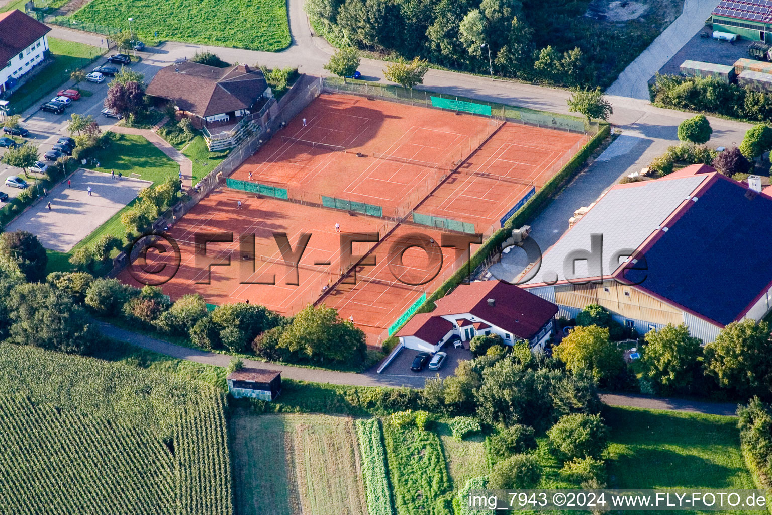 Vue aérienne de Club de tennis à le quartier Neuburg in Neuburg am Rhein dans le département Rhénanie-Palatinat, Allemagne