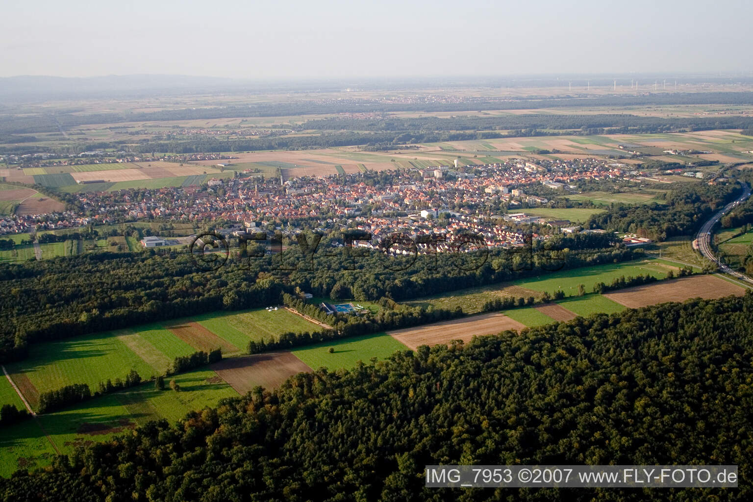 Du sud-ouest à Kandel dans le département Rhénanie-Palatinat, Allemagne d'un drone