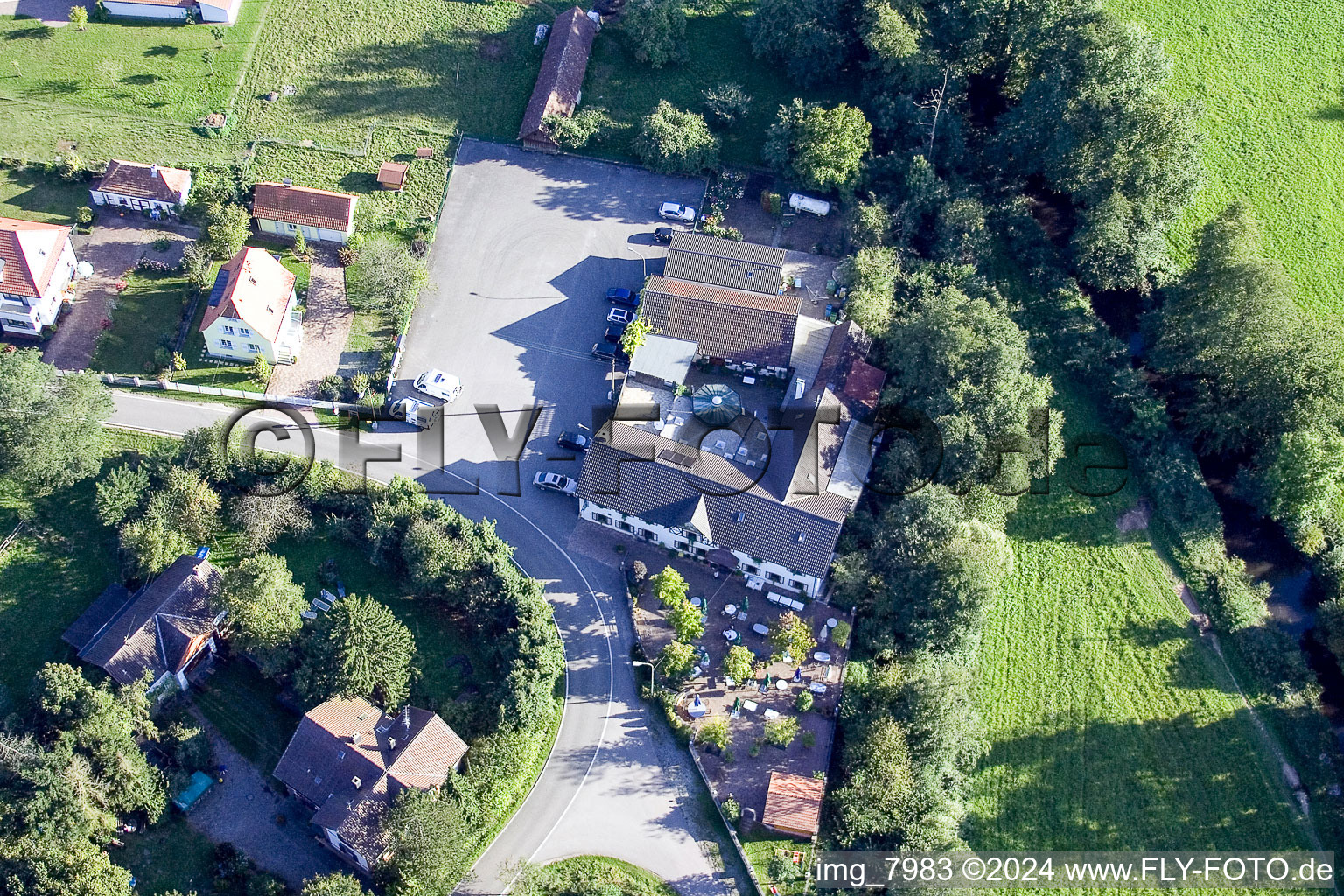 Vue d'oiseau de Bienwaldmühle dans le département Rhénanie-Palatinat, Allemagne