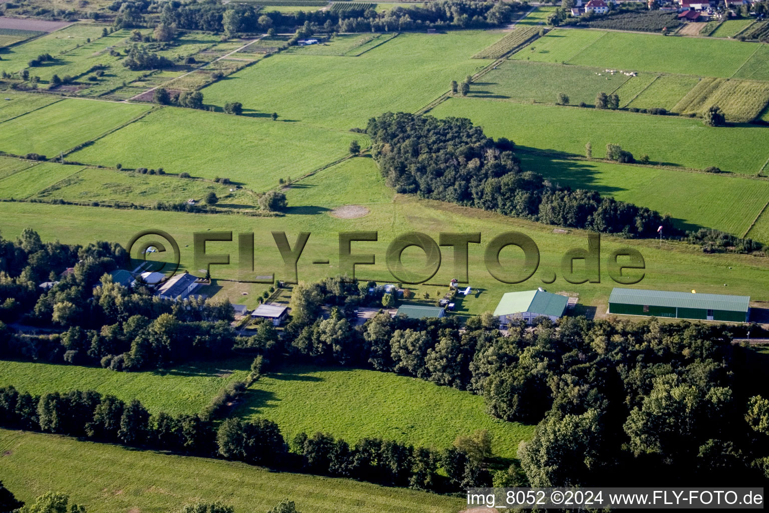 Aérodrome à Schweighofen dans le département Rhénanie-Palatinat, Allemagne hors des airs