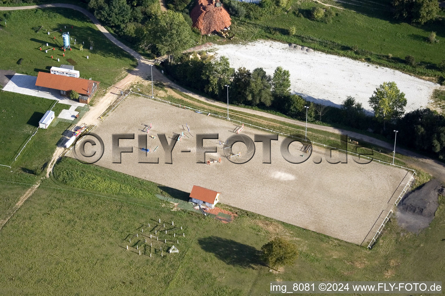 Vue oblique de Écurie équestre à Neewiller-près-Lauterbourg dans le département Bas Rhin, France