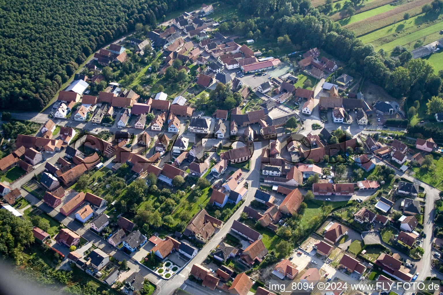 Vue aérienne de Schaffhouse près de Seltz à Schaffhouse-près-Seltz dans le département Bas Rhin, France