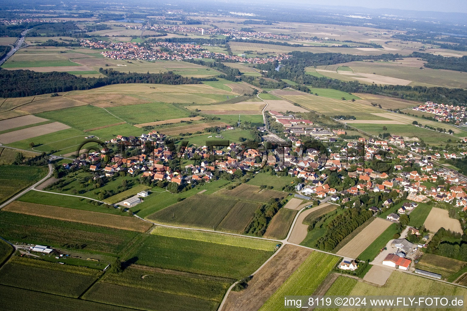 Vue aérienne de Du sud à Sessenheim dans le département Bas Rhin, France