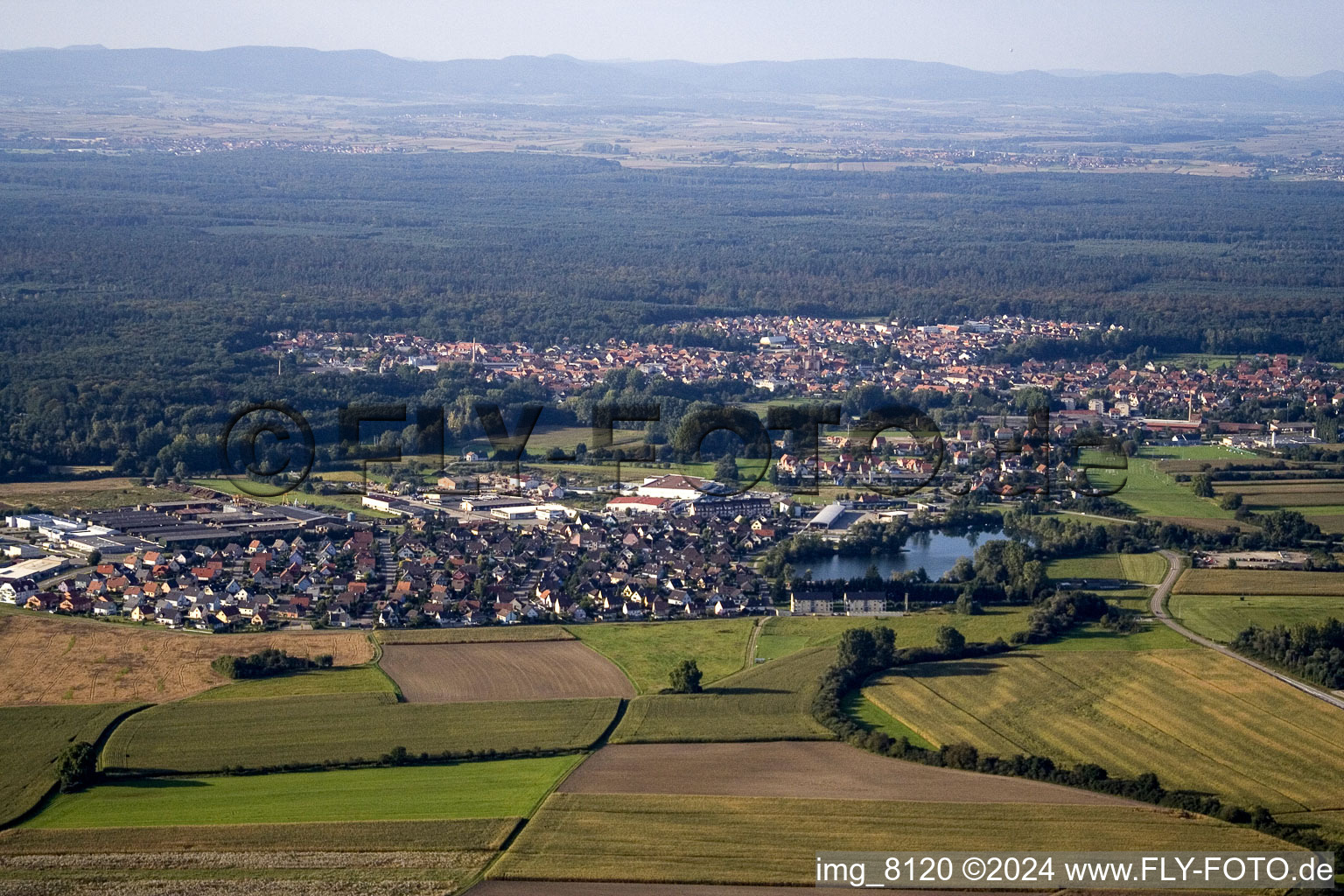 Soufflenheim dans le département Bas Rhin, France d'un drone