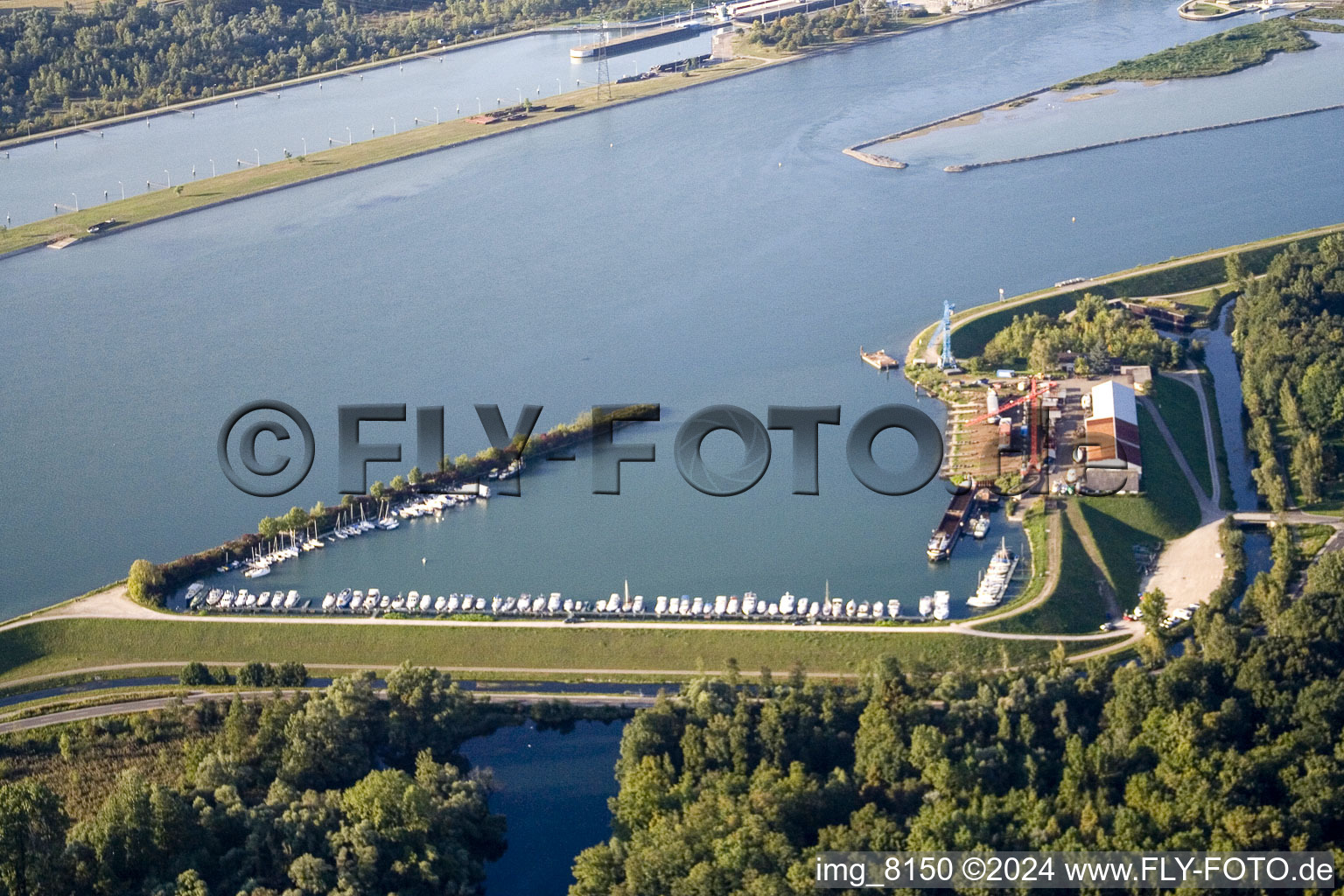 Vue aérienne de Karcher Schiffswerft GmbH, port de plaisance à le quartier Freistett in Rheinau dans le département Bade-Wurtemberg, Allemagne