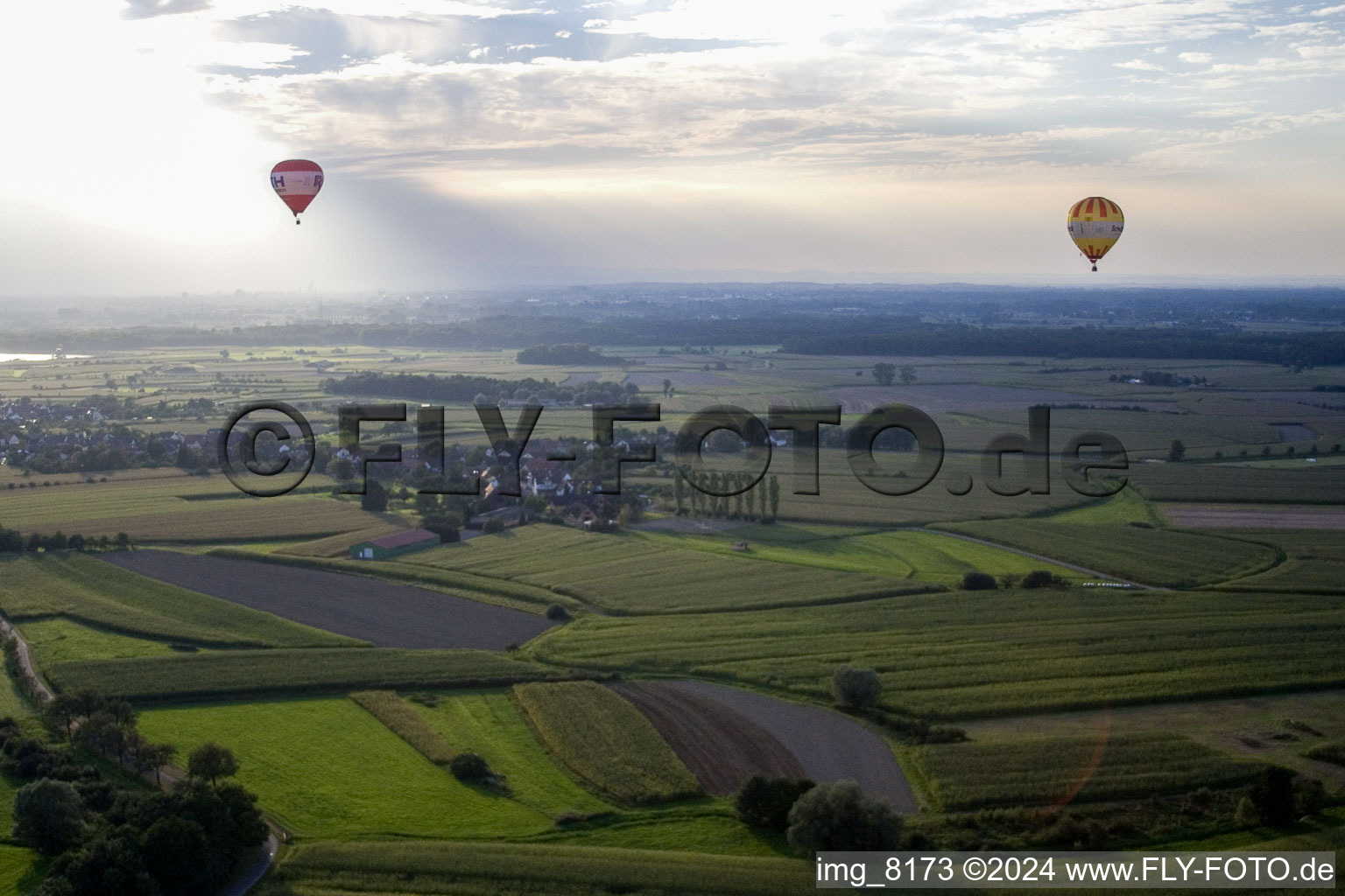 Photographie aérienne de Lancement du ballon à Legelshurst à le quartier Legelshurst in Willstätt dans le département Bade-Wurtemberg, Allemagne