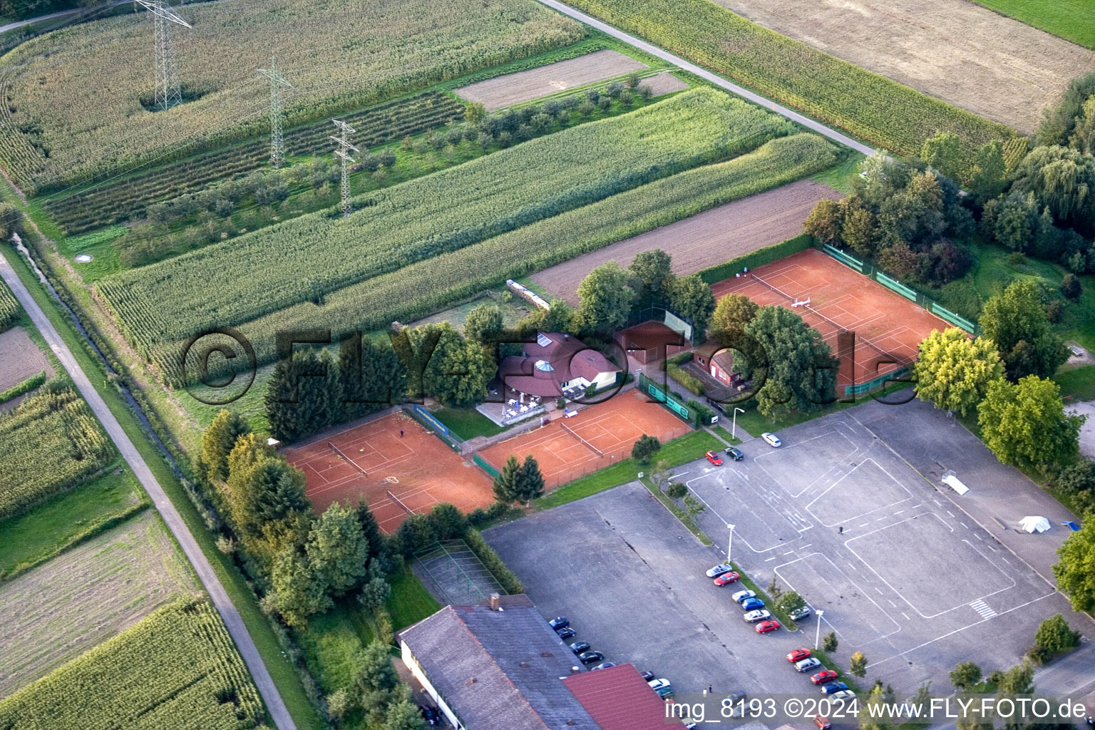 Vue aérienne de Terrain de tennis installation sportive club de tennis Urloffen eV à le quartier Urloffen in Appenweier dans le département Bade-Wurtemberg, Allemagne