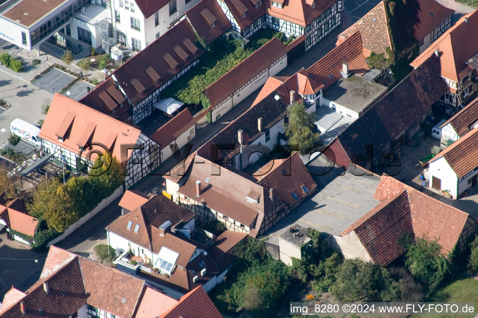 Vue oblique de Bahnhofstrasse à Kandel dans le département Rhénanie-Palatinat, Allemagne