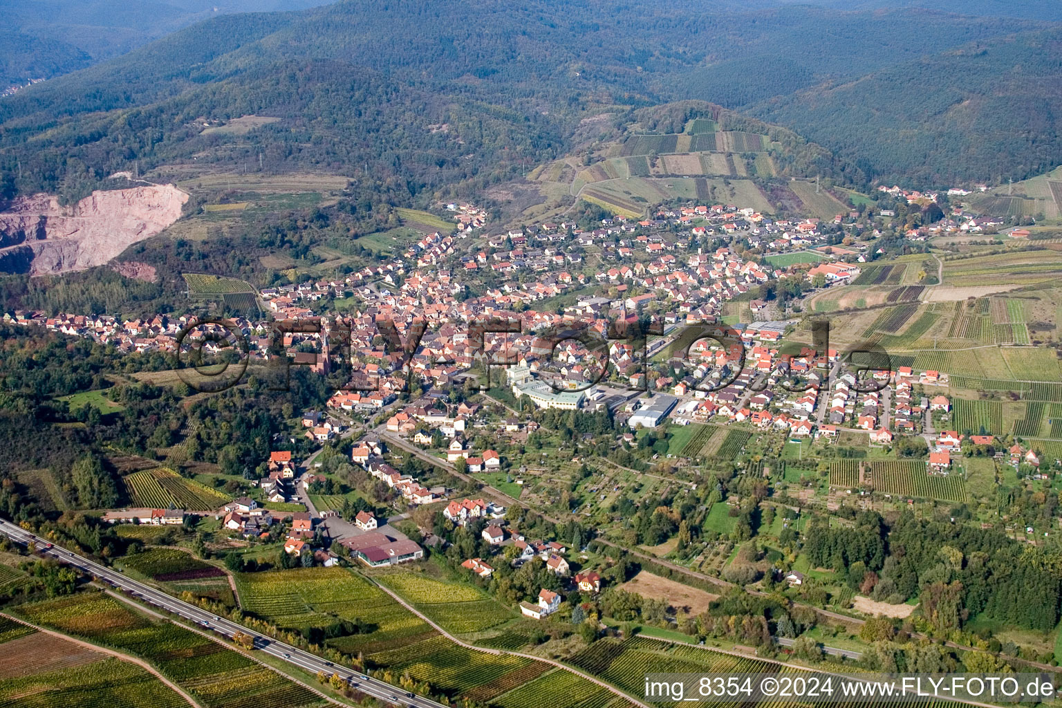 Photographie aérienne de Albersweiler dans le département Rhénanie-Palatinat, Allemagne