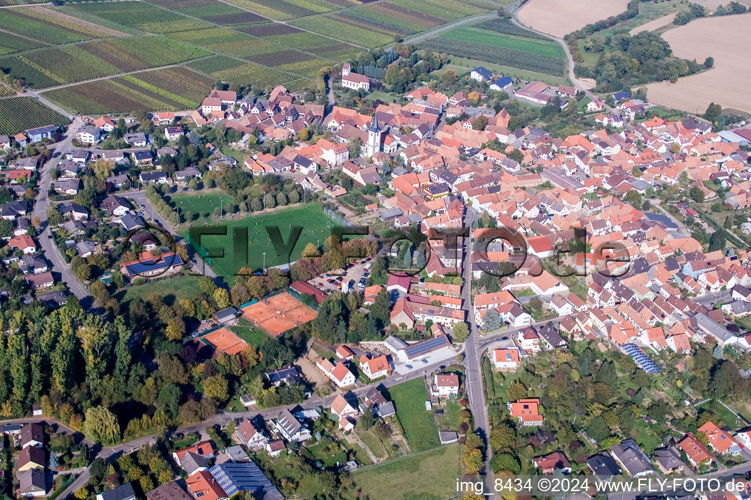 Vue aérienne de Vue sur le village à le quartier Mörzheim in Landau in der Pfalz dans le département Rhénanie-Palatinat, Allemagne